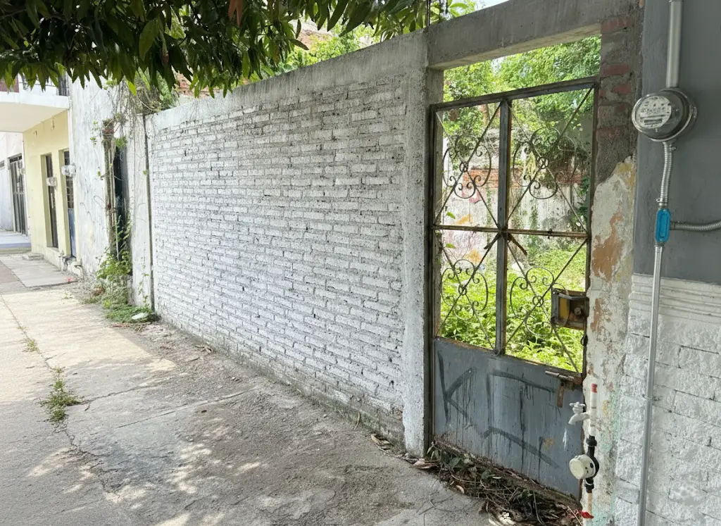 Acceso principal al terreno en Mazatlán